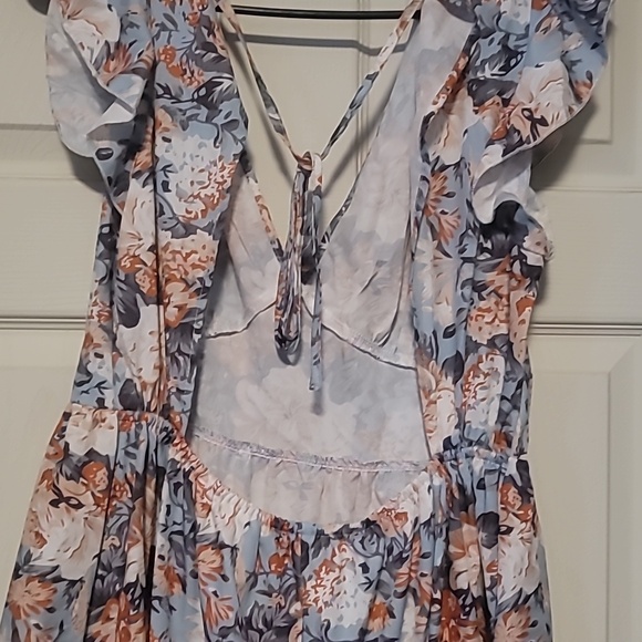 Dress - Picture 6 of 6